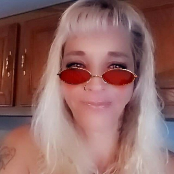 Meet your Posher, Sandra - Picture 1 of 1